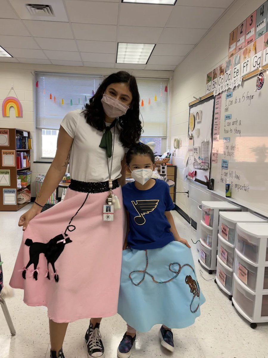 _MsVillagomez's tweet photo. 50’s day is definitely my new favorite day of the year! 🥤🎸🎶 https://t.co/K4Z8LakxDN