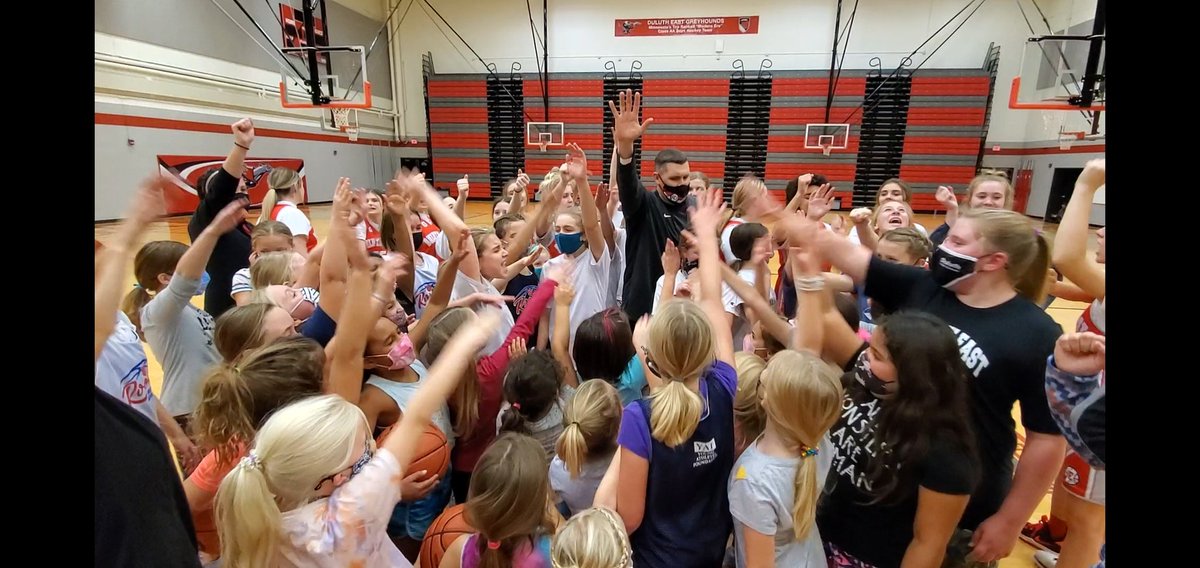 rbaduluth's tweet photo. GREAT practice with @DuluthEastGBB tonight! Can't wait to get on the court again! #connectthedots #RBAalumni #futurevarsity #GOHounds https://t.co/enVsJcPgx2