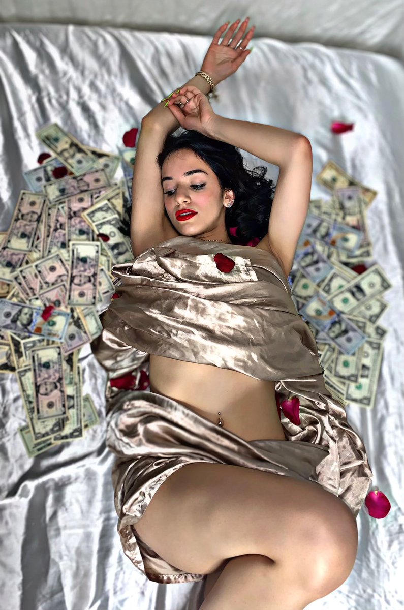 blackiceess's tweet photo. Money make me happy everytime I count it 💋 https://t.co/lnC8iZ7TIa