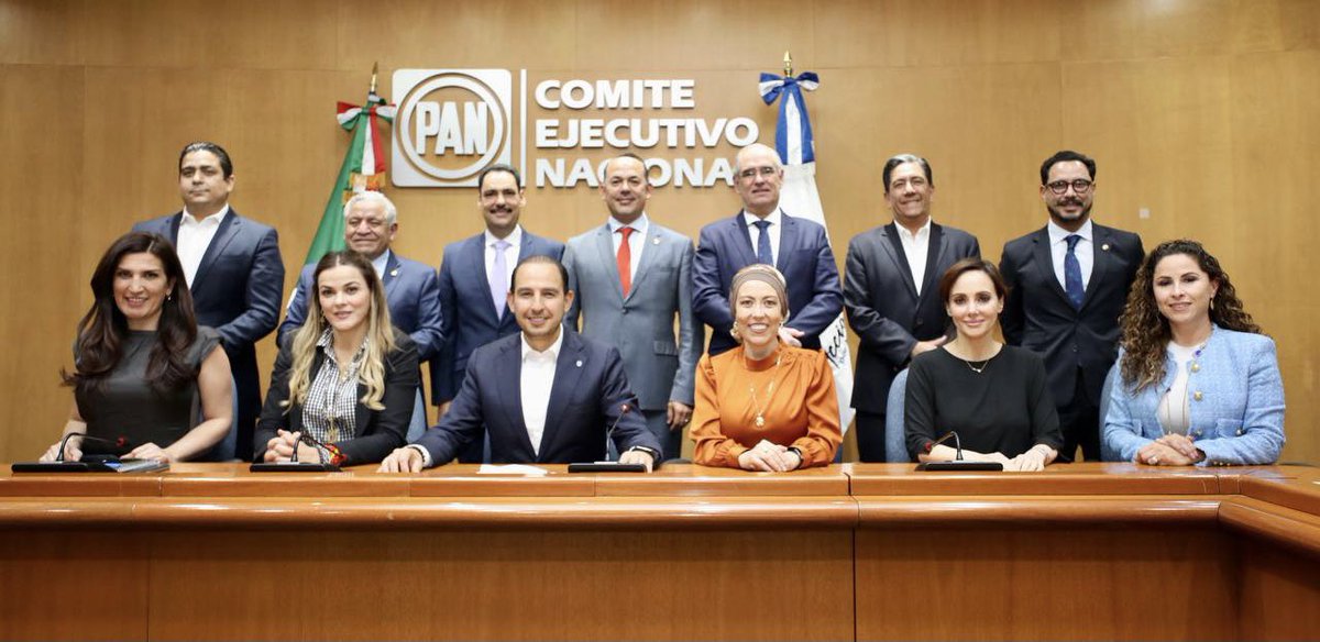 LillyTellez's tweet photo. Cierre de filas con @MarkoCortes …hay que corregir el rumbo de Mexico 🇲🇽 https://t.co/EY3JquYyKI
