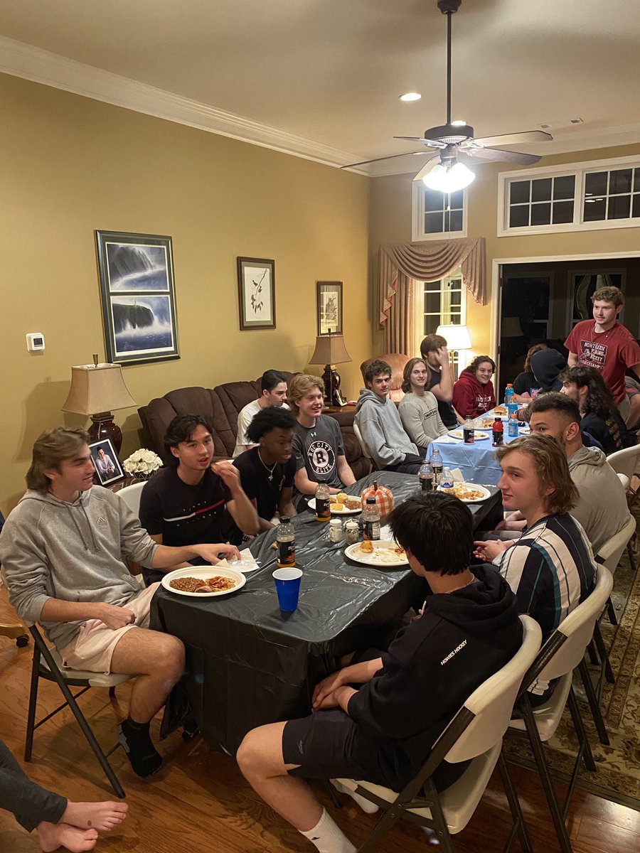 ATLCapsOfficial's tweet photo. The boys loaded up on some delicious food tonight at one of our billet homes! Heading into a three game weekend against the Mid Cities Jr. Stars! #CAPScountry https://t.co/qN9olRX52b