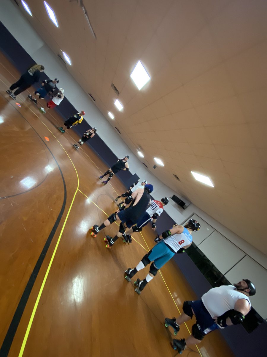 C8K3x's tweet image. Coaching and encouraging people in @MRDAnews #MRDA #rollerderby is my favorite rn 

Welcome back, @ChiBruiseBros 🙌🔥🔥