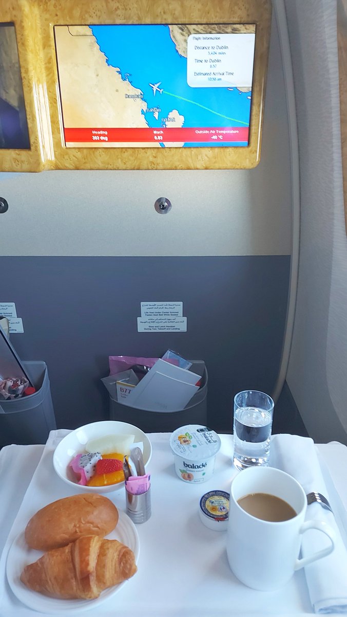Michaelkelly707's tweet photo. Just over an hour out of Dubai heading to Dublin onboard @emirates flight #EK161 operated by a Boeing 777, this is breakfast , my seat and WiFi
#Paxex #A6ENG https://t.co/Et5yO5CfTv
