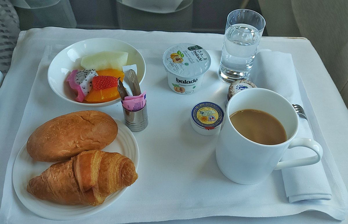 Michaelkelly707's tweet photo. Just over an hour out of Dubai heading to Dublin onboard @emirates flight #EK161 operated by a Boeing 777, this is breakfast , my seat and WiFi
#Paxex #A6ENG https://t.co/Et5yO5CfTv