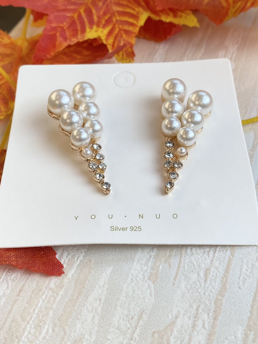 Earrings available for sell at UGX 15,000/= only. 🪄☎️ or Dm or whatsapp us on 0782864715 for deliveries. #jewellery #earrings #earringsoftheday #adorniseU #accessories #earpiercing #fashion #fashionstyle #fashionista #uganda🇺🇬 #uga #onlineshopping