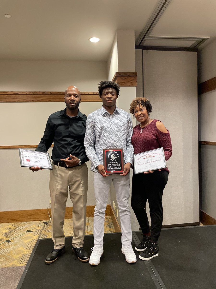 omarimrhinehart's tweet photo. All State and All conference Athlete! Thank you to all my friends family and coaches! Couldn’t have done it all by myself.
@CoachBigPete @EDGYTIM @dclay1889 @PrepRedzoneIL @DeepDishFB @Rivals_Clint @PRZJordan https://t.co/xyNayg6NTT