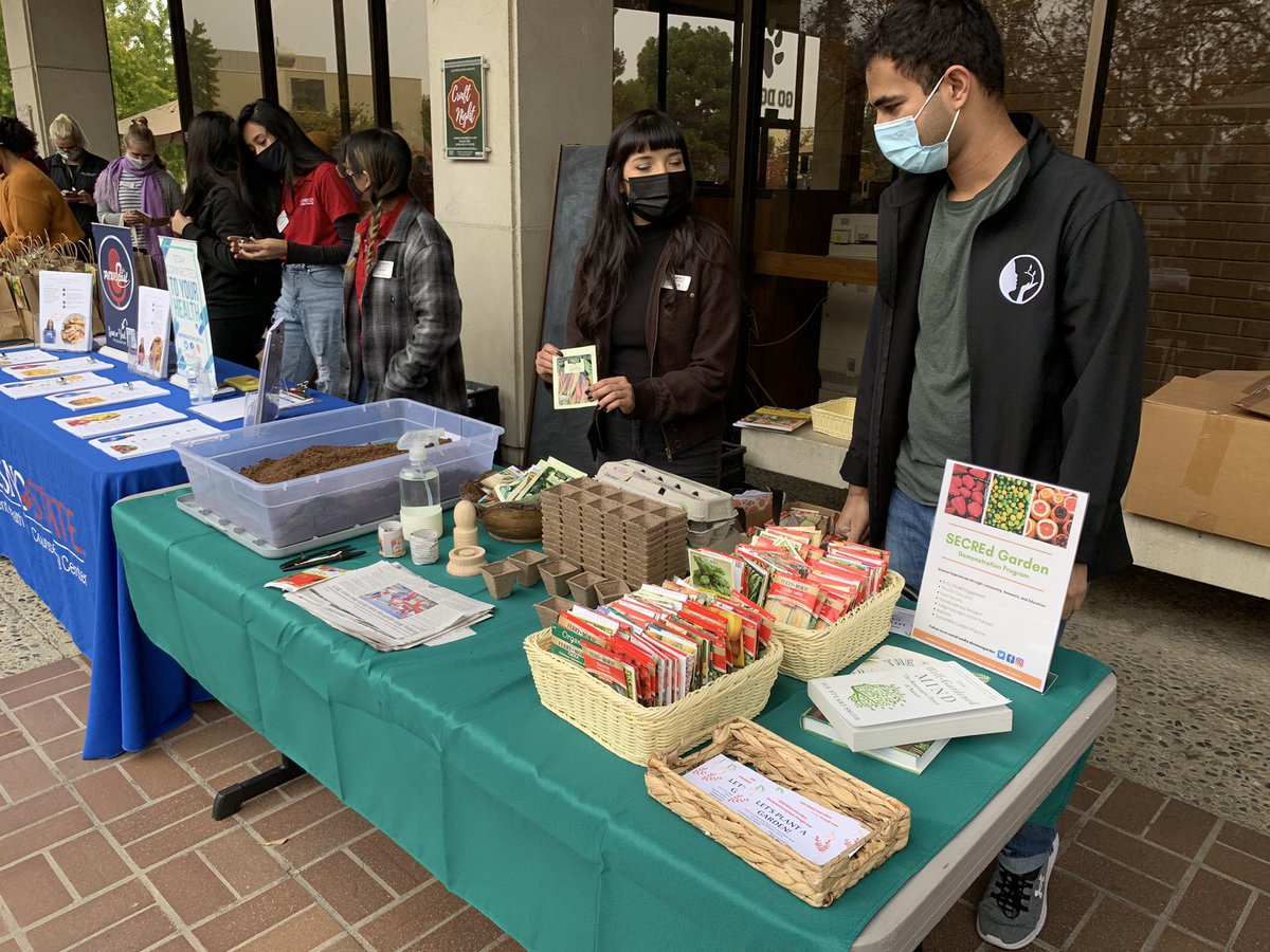 Amazing day sharing resources with @fresnostate students during National Hunger and Homelessness Week! Students had the opportunity to plant some seeds provided by the <a href="/StudentCupboard/">The Amendola Family Student Cupboard</a> and <a href="/KremenGarden/">SECREd Garden</a>.  🌱🪴
<a href="/FresnoKremenEdu/">Kremen School of Education and Human Development</a> <a href="/ArshGill_/">Arsh Gill</a> <a href="/Jackllyynn/">Jacqueline Wenthe🦋</a> @hilltribechild