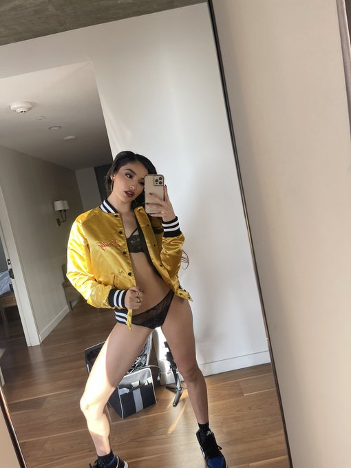 2 pic. Obsessed with my @slayedxofficial custom jacket 🖤💥🔥 https://t.co/ZRjnGDBegT<a class="tags" href="/tag/slayedxofficial">@slayedxofficial</a>