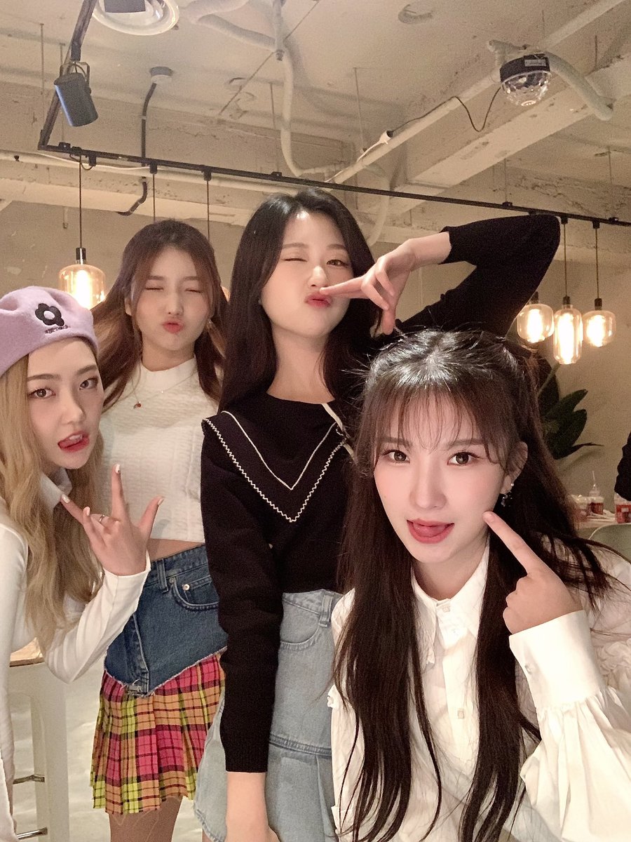blingbling_new's tweet photo. [💖]
반짝💖반짝💖 팬여러분 덕분에 더 행복한 1주년을 보낸 것 같아요!!🥳👍 
앞으로도 잘 부탁드립니당 사랑해요~~🐶🧡💛
　
#블링블링 #BlingBling #ブリンブリン 
#유빈 #YUBIN #ユビン https://t.co/bh9j1DwbH5