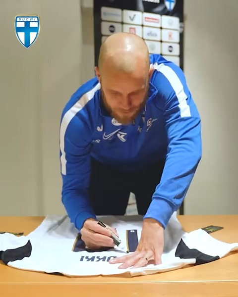 Huuhkajat on Twitter: "𝐀𝐑𝐕𝐎𝐍𝐓𝐀 – 𝐆𝐈𝐕𝐄𝐀𝐖𝐀𝐘 | Voita Teemu Pukin pelipaita nimikirjoituksella