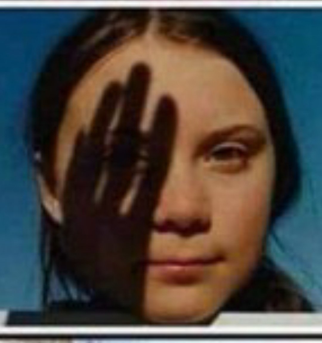 LLombardo77's tweet photo. @M3G3MIKEQp17 Isn't there a finger missing? Like #alien #offworlder #creepy https://t.co/pl4OCr0Hwa