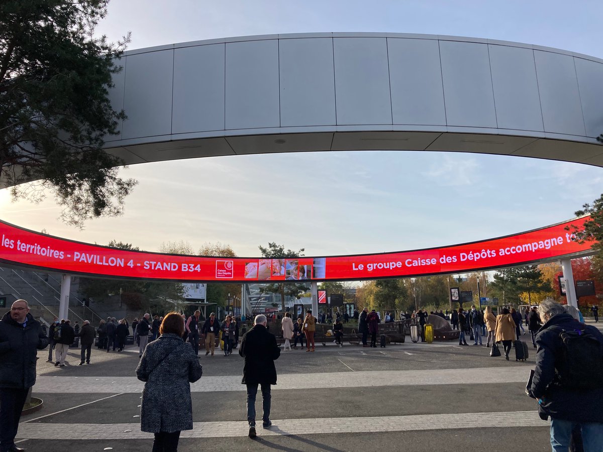 BdT_Occitanie's tweet photo. Nos équipes territoriales à la rencontre de ceux qui œuvrent au quotidien en faveur des #Territoires @salondesmaires 📍Paris Porte de Versailles https://t.co/Hbjvm7kL2H