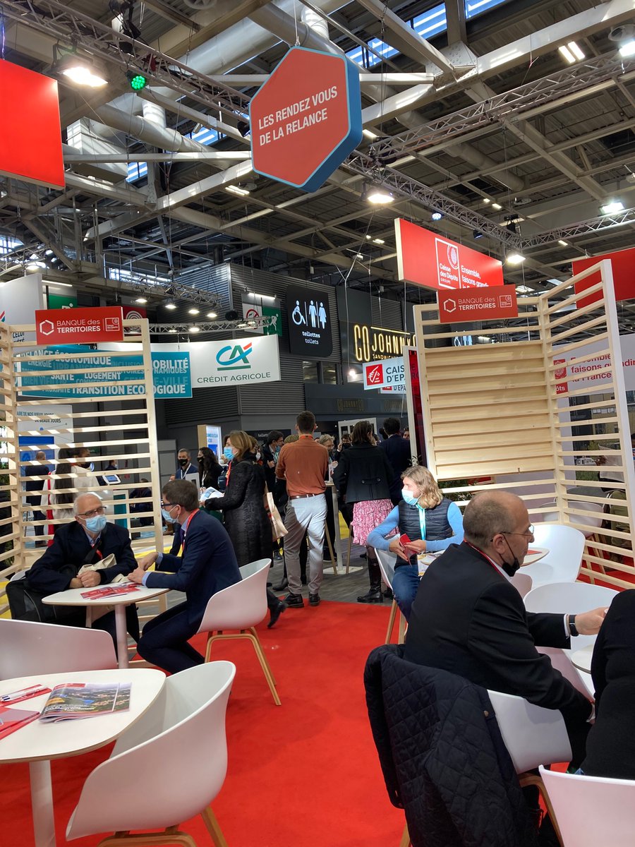 BdT_Occitanie's tweet photo. Nos équipes territoriales à la rencontre de ceux qui œuvrent au quotidien en faveur des #Territoires @salondesmaires 📍Paris Porte de Versailles https://t.co/Hbjvm7kL2H