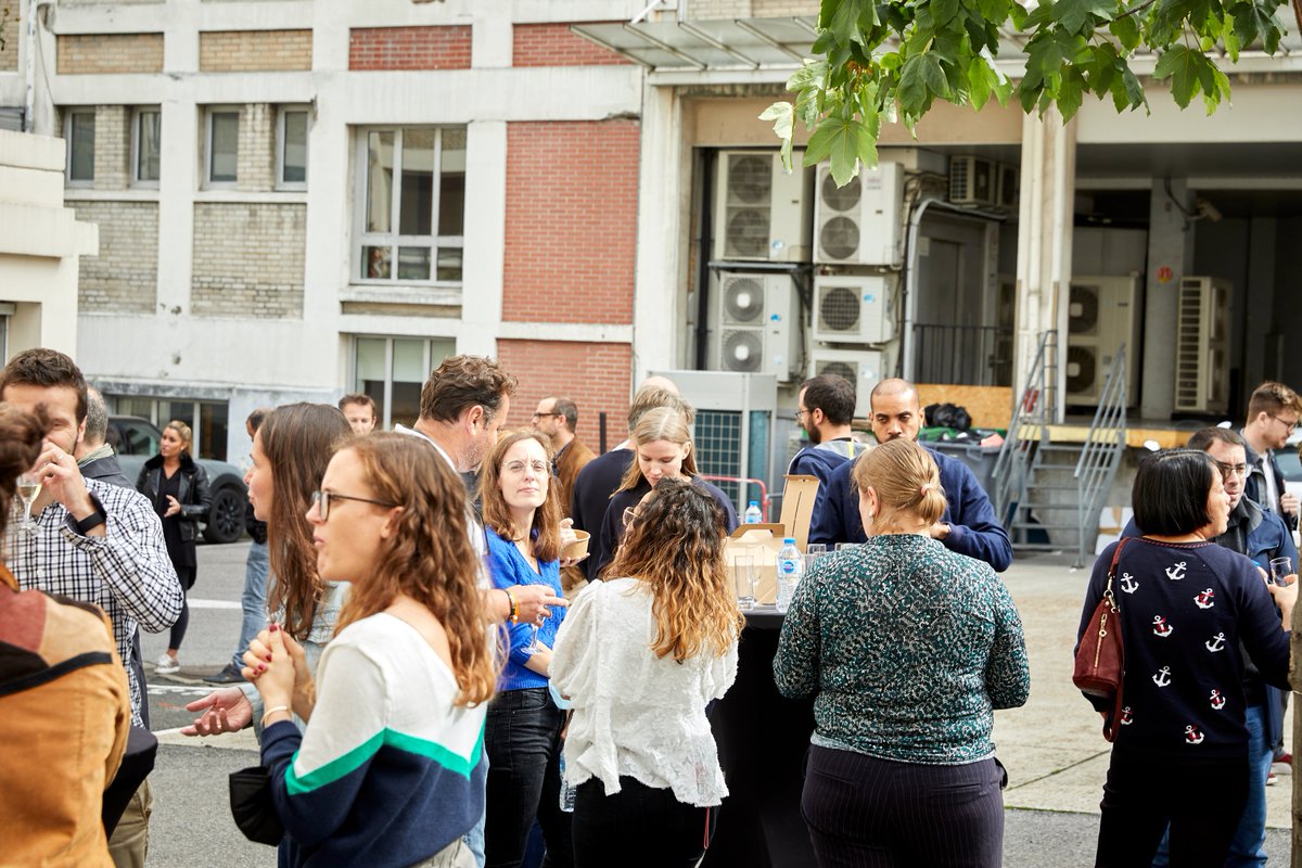 resoneo's tweet photo. Pour la première fois après tant de mois, nous nous sommes enfin réunis : 80 collaborateurs, ça ne rentrait pas dans la photo de groupe ! Lire le thread 🙂👇 #agencedigitale #webmarketing #SEO #Google #insideResoneo https://t.co/NCRXL28fXU