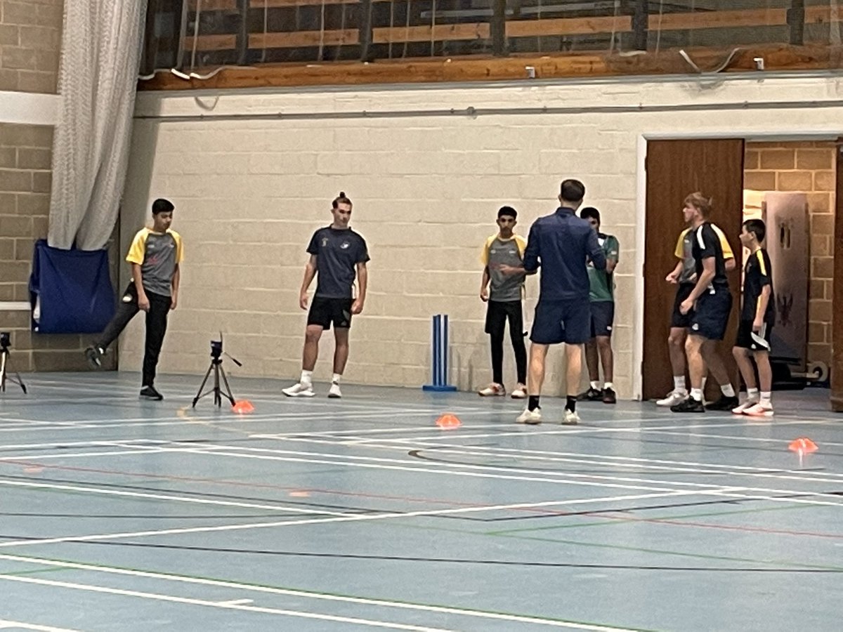 CEperformance1's tweet photo. ๐EPP๐
Our EPP in action at last nights fitness assessment. A big thank you to Sam Liddington from @NorthantsCCC for running an excellent session and also to @BedfordSchool for the use of their outstanding facilities! #EmergingPlayers #WinterProgramme https://t.co/ATHJUIltGS