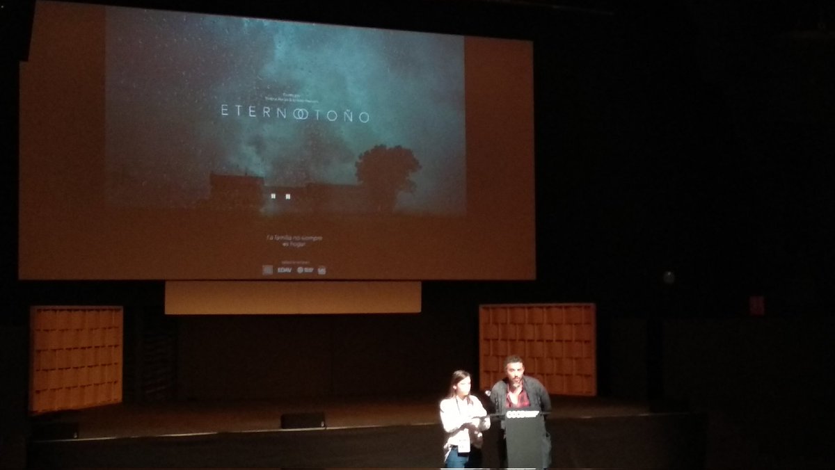 Enissay Hayoum i Victoria Avinyó presenten "Eterno otoño", on quatre germanes es reuneixen amb la seva mare per la mort del pare.