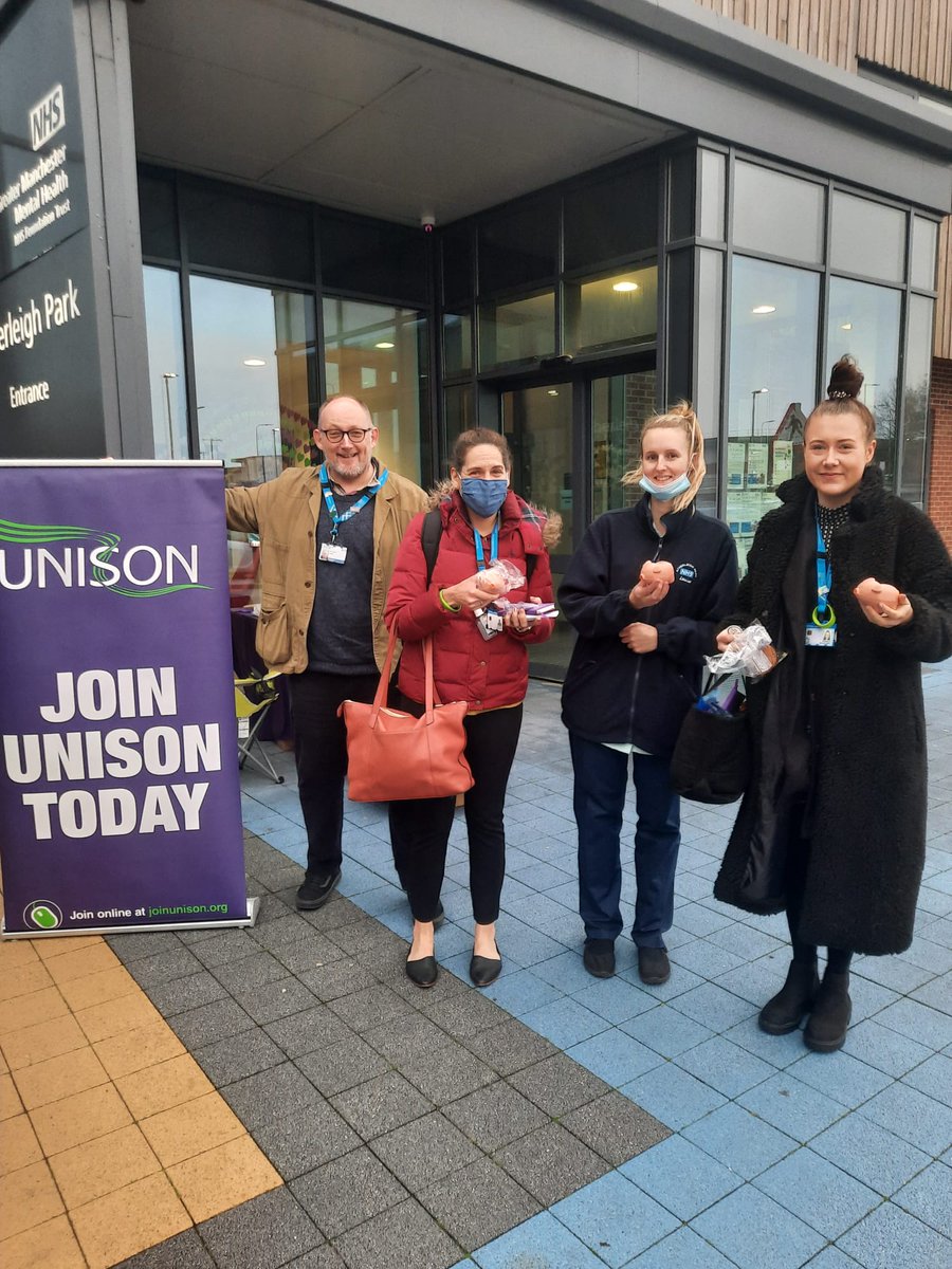 UNISONNorthWest's tweet photo. Great work from UNISON Greater Manchester Mental health branch- out early this morning at Atherleigh House.

The message is clear- join UNISON, vote in the #NHSPay ballot and help build a stronger union in your workplace. #ActivityMonth https://t.co/aBpUQpZvMr