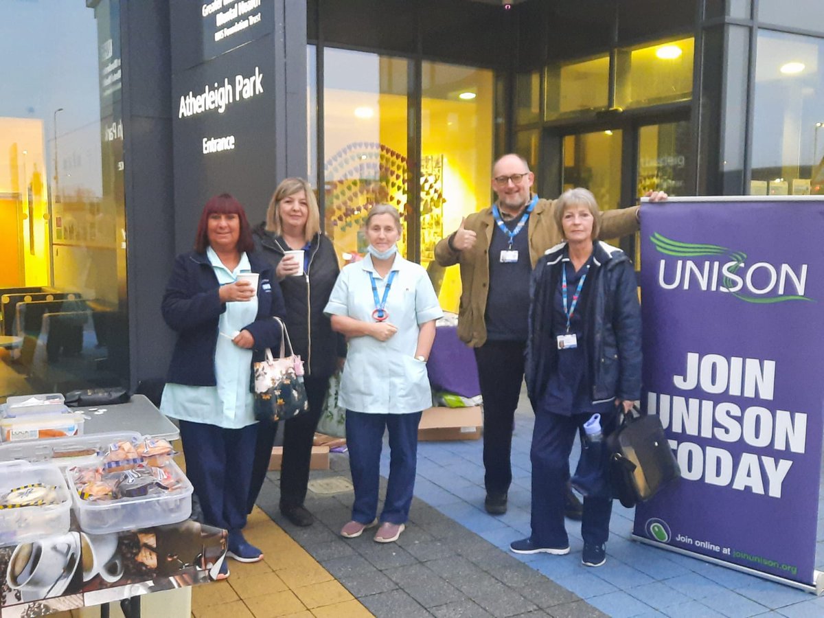 UNISONNorthWest's tweet photo. Great work from UNISON Greater Manchester Mental health branch- out early this morning at Atherleigh House.

The message is clear- join UNISON, vote in the #NHSPay ballot and help build a stronger union in your workplace. #ActivityMonth https://t.co/aBpUQpZvMr