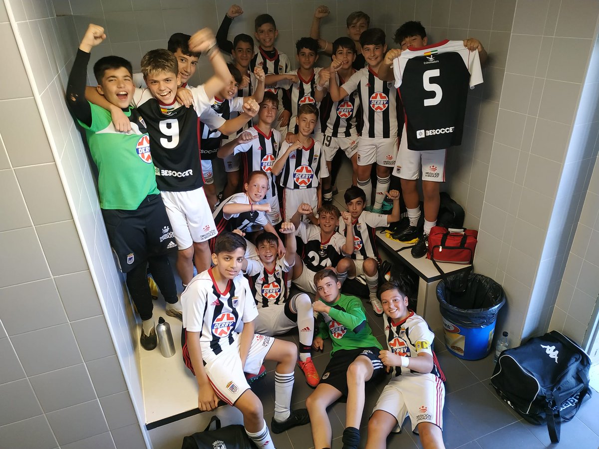 CDBLaAcademia's tweet photo. 🤝¡Vamos juntos, competimos juntos y saltamos al césped juntos! Mañana comienza una nueva jornada para La Academia. #ParteDelBadajoz https://t.co/JO6Tu0z0TO