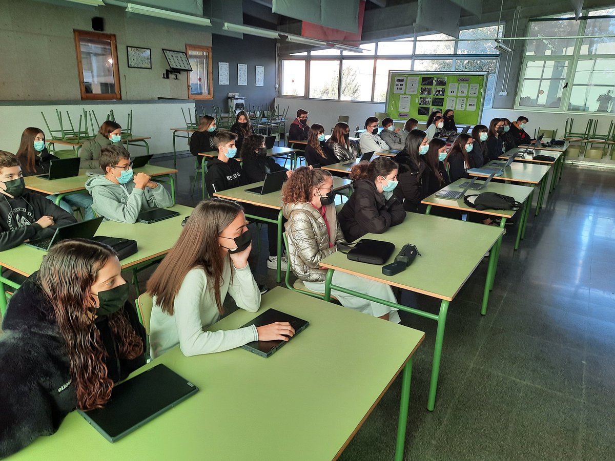 anton_not's tweet photo. Comencem la formació per engegar Serranova Report! @JuniorReport_ @JuniorReportRED @CristinaMestr18 @jsabat2 @LloveraMarisa @jbalce @XaviGarros @MontseSol17 @FontMfont @Gemma_S_B @LaSerrardio1 https://t.co/YNrkia4861