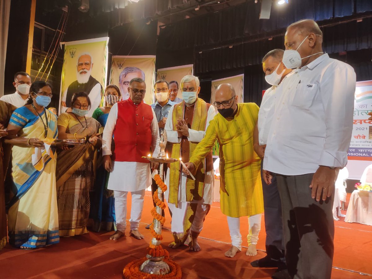drrajdeeproy's tweet photo. खाद्य सुरक्षा सप्ताह at Silchar. 
Pleased to welcome Shri @AshwiniKChoubey ji amongst us

@FCI_India @BJP4Assam @BJP4India #AzadiKaAmritMahotsav https://t.co/YYYO2pFR1Y