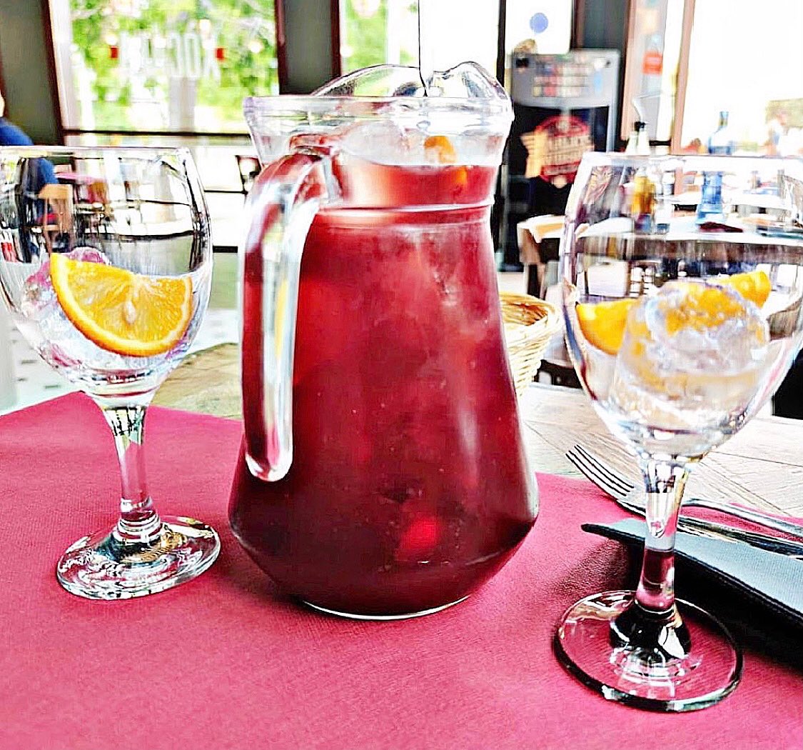 Xocalastacoloma's tweet photo. 🎊🎉🎊 Avui és dijous i toca celebrar-ho 😍 a @xocalasantacoloma amb un bon afterwork 🍹🍸🍷

#Xocala #Bar #Restaurant #Santacolomadegramenet #santacoloma #barcelona #santako #santakoigers #gastronomia #party #new #xocalateam #enjoy https://t.co/u3uL6jsG3T