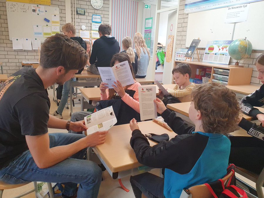 "De leerlingen kwamen middels een buurtonderzoek in hun eigen wijk erachter wat de valkuilen en kwaliteiten van de wijk waren. Het effect wat dit heeft gehad op de leerlingen is het bewuster omgaan met hun eigen omgeving." 🌳🏡

- Docent groep 7/8, RKB 't Klankbord, voorjaar 2021