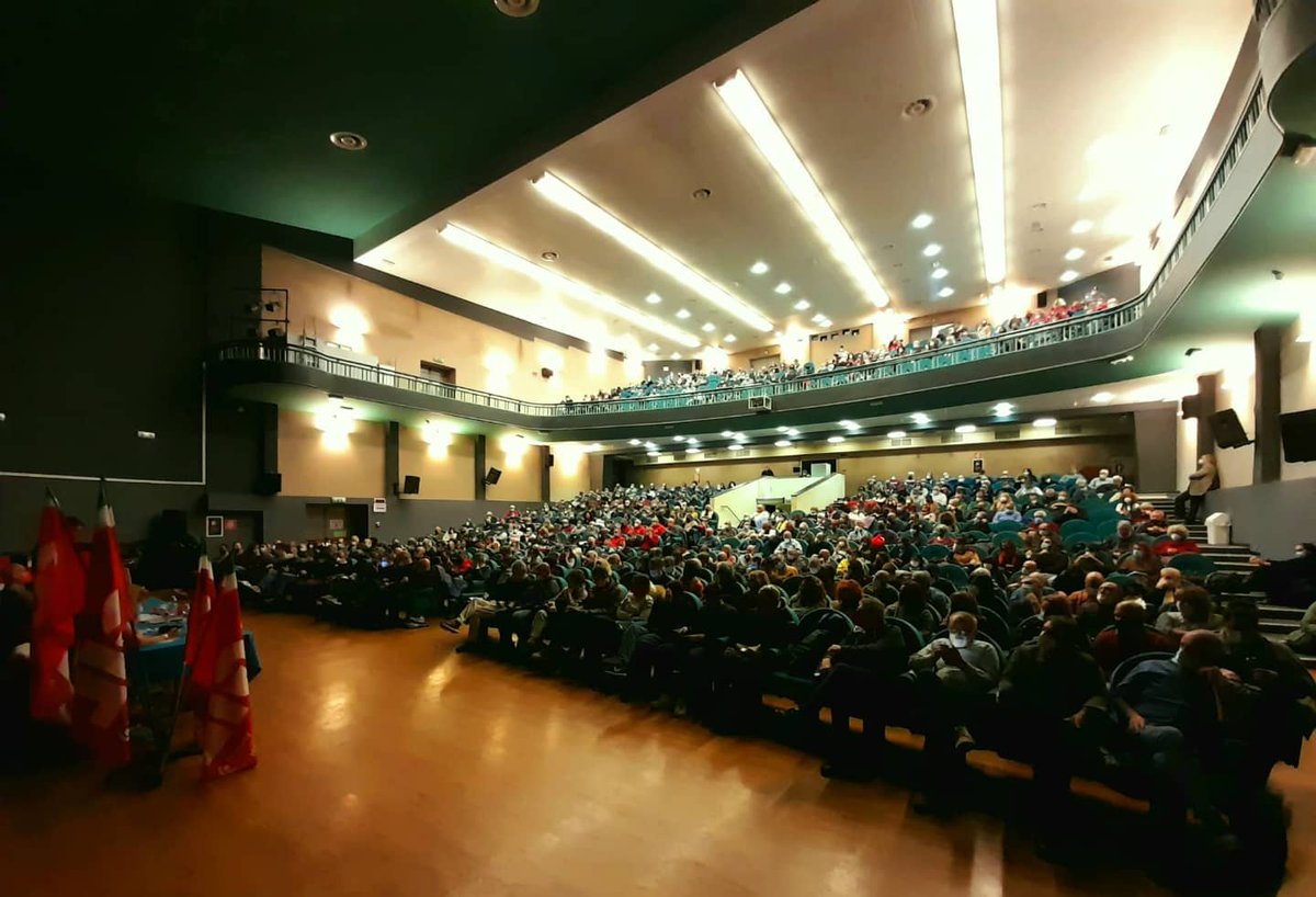 Cgil_Liguria's tweet photo. Al Teatro Verdi di #Genova l'assemblea generale sulla #Legge di #Bilancio: lavoro, fisco, pensioni al centro degli interventi . Con @giannafracassi @cgilnazionale https://t.co/Bd9WbD0GSO