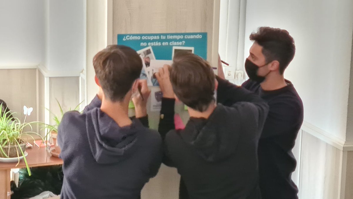 CulEmprendedora's tweet photo. El martes en la Residencia Universitaria Juan XXIII realizamos la primera acción de @CulEmprendedora  Universidad en las Residencias Universitarias Junta de Extremadura  #residenciascreativas #activaturesi #ceuniversidad @infouex @Junta_Educacion https://t.co/bbyfEadikH