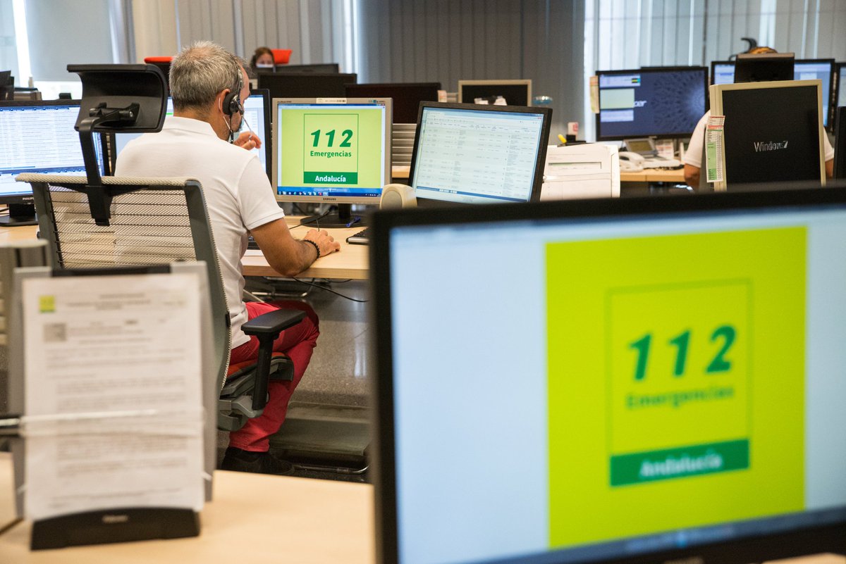 En plena #pandemia La plantilla de #Emergencias112Andalucia trabaja con gran incertidumbre
¿El servicio pasará a un fondo de  inversión? ¿Cómo va a garantizar la <a href="/AndaluciaJunta/">Junta de Andalucía</a> condiciones dignas a su plantilla?
¡El rescate público de #Emergencias112Andalucía no puede esperar!