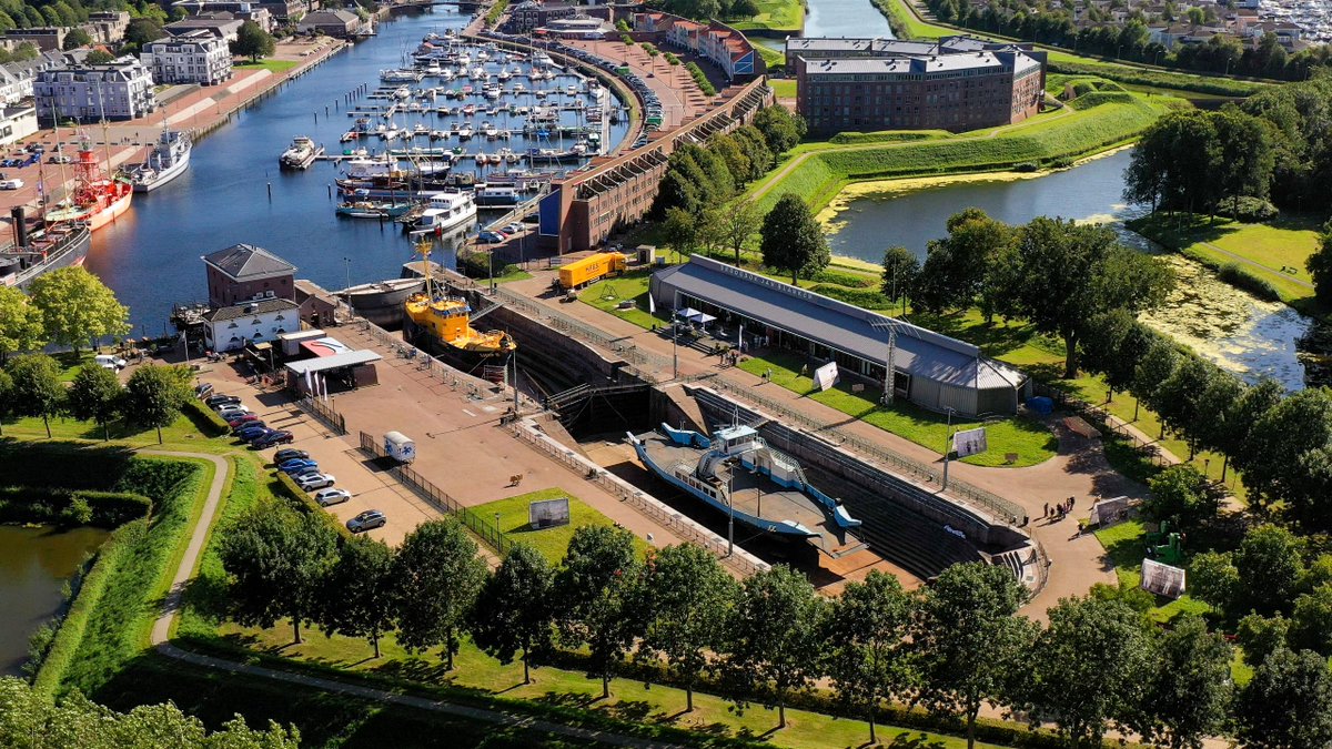 FortresseH's tweet photo. Als Junior Conservator bij Fortresse Holland heb je de kans om betrokken te zijn bij o.a. de museale inrichting vd nieuwe museumloods, exposities te ontwikkelen en bij te dragen aan collectievorming. Stuur uiterlijk morgen, 19 nov, je motivatiebrief en cv! https://t.co/F7Dx7dTTJb https://t.co/3Dwn1zDl1O