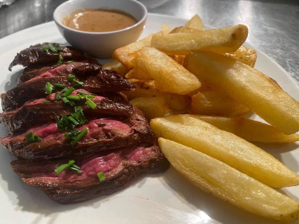 Thursday’SUP! 

Breakfast &amp; brunch until 5 today and then STEAK NIGHT’SUP!

2 juicy bavette steaks &amp; a bottle of red or white house wine for only £29! (when booked in advance).

Call 0161 425 3040 now &amp; book in to eat delicious steaks &amp; some vino too! 

#urmston #traffordcentre