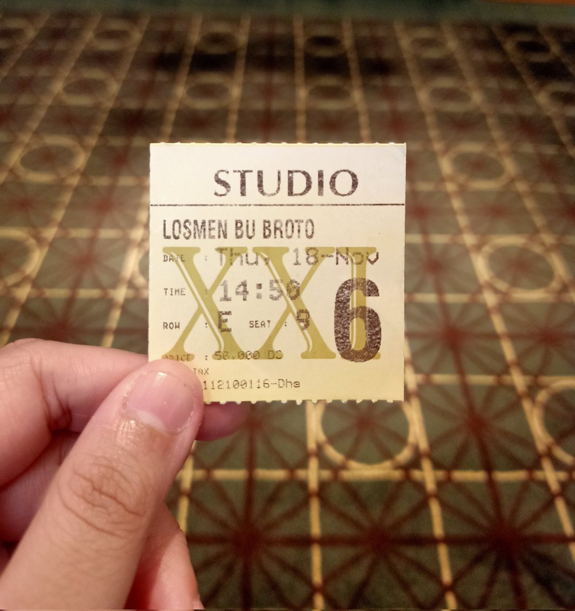 heynads_'s tweet photo. 116. losmen bu broto (ifa isfansyah & eddie cahyono, 2021)
film adaptasi dari serial tv tahun 80an yg dulu tayang di tvri berjudul #Losmen.
hangat, manis & kekeluargaan sekali. duo maudy di sini pun bagus kali mainnya. cuma sayang bgt karakter tarjo kurang dieksplorasi.
3,5/5 https://t.co/a5tHz1avU3
