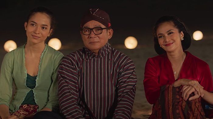heynads_'s tweet photo. 116. losmen bu broto (ifa isfansyah & eddie cahyono, 2021)
film adaptasi dari serial tv tahun 80an yg dulu tayang di tvri berjudul #Losmen.
hangat, manis & kekeluargaan sekali. duo maudy di sini pun bagus kali mainnya. cuma sayang bgt karakter tarjo kurang dieksplorasi.
3,5/5 https://t.co/a5tHz1avU3