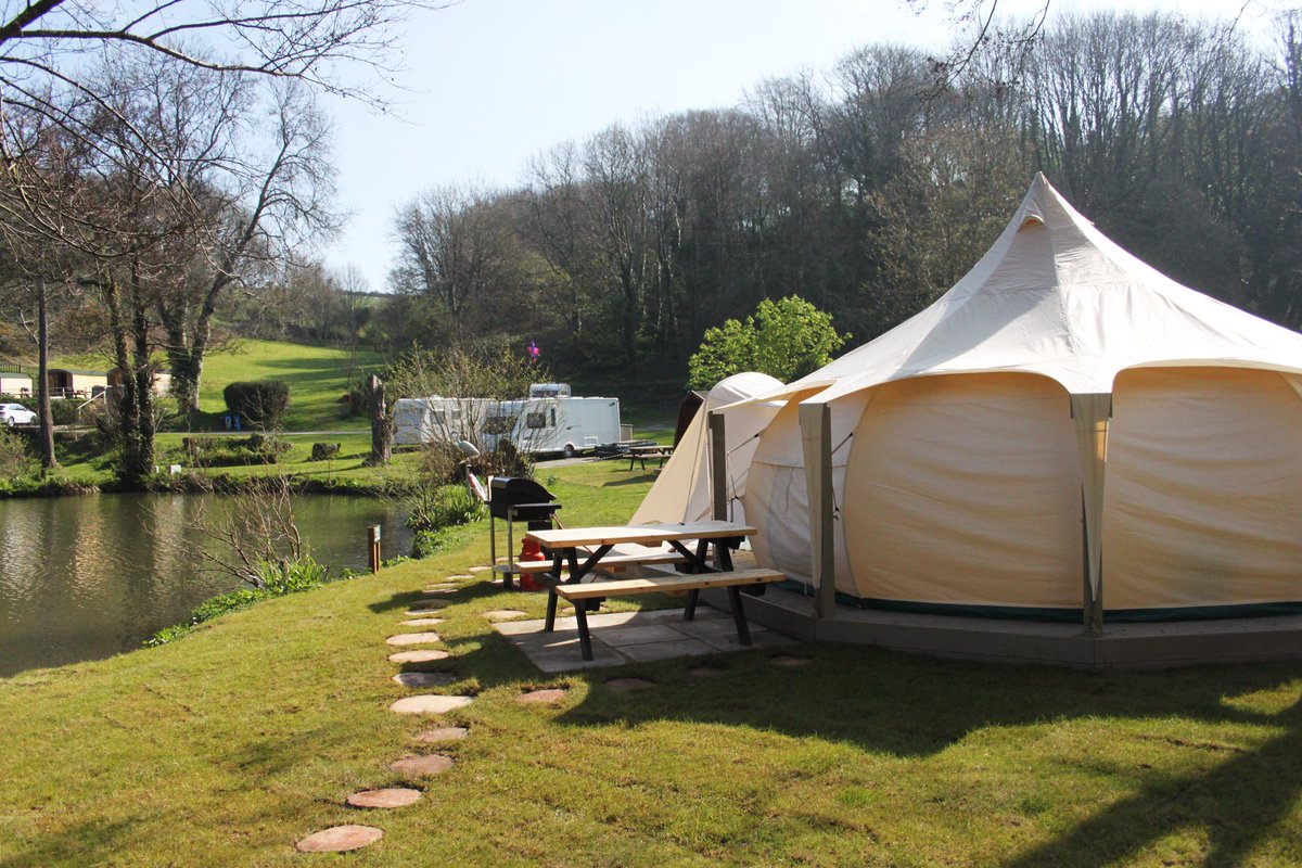WeAcceptPets's tweet photo. Your dog 🐶 will love a stay at Mill Park Caravan & Campsite. They have dedicated 3 acres for them to exercise. The site also has a great selection of facilities for all to enjoy.
https://t.co/SglvSw0YmS
#Berrynarbor #Ilfracombe #Devon #Camping #Glamping #DogFriendly #Seaside https://t.co/jAQVUoIX3s