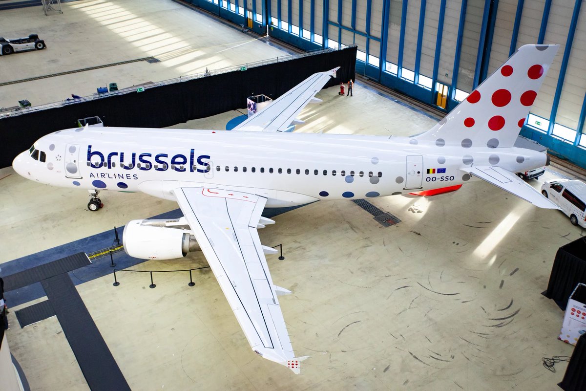 airplusnews's tweet photo. 🇧🇪 Brussels Airlines dévoile sa nouvelle livrée !

▫️La nouvelle identité de marque comprend une nouvelle version des couleurs rouge et bleu caractéristiques de Brussels Airlines, désormais un rouge plus profond et une nuance de bleu plus foncée. https://t.co/JMw2ytUo8t