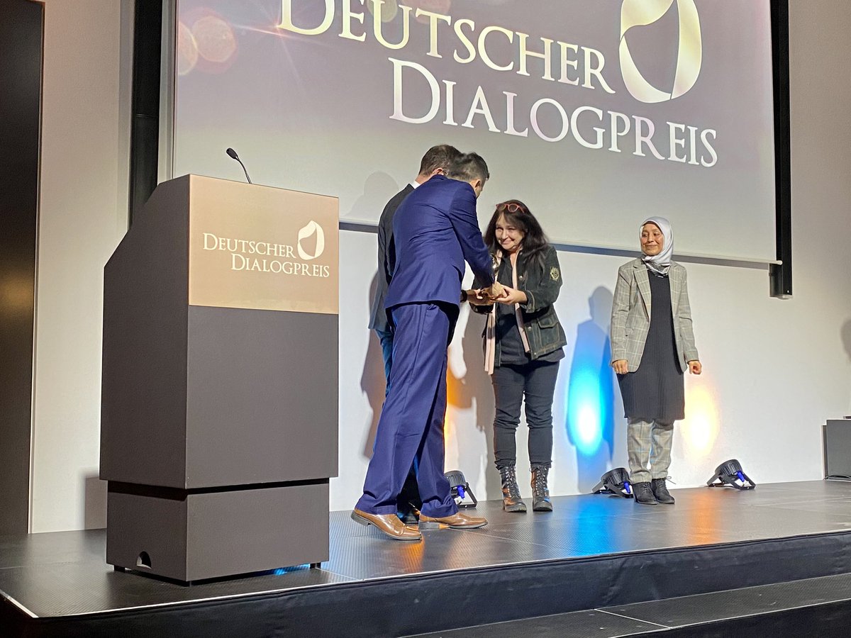 Forum Dialog tweet media