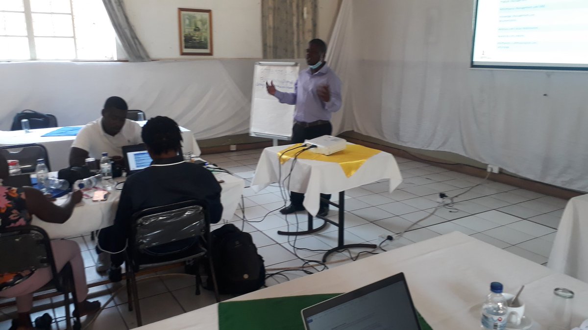 MudotiNgoni's tweet photo. Facilitating chapter meeting in Bindura on HIV/AIDS. In attendance is Provincial Manager from NAC and chapter members from Mash- West and Central province.
@OliverChingozha 
@MaminiminiObert 
@naczim 
@HHIupdates
@chigunwedaniel https://t.co/D86Apiwk91