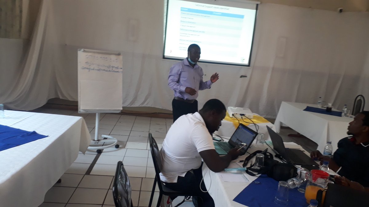 MudotiNgoni's tweet photo. Facilitating chapter meeting in Bindura on HIV/AIDS. In attendance is Provincial Manager from NAC and chapter members from Mash- West and Central province.
@OliverChingozha 
@MaminiminiObert 
@naczim 
@HHIupdates
@chigunwedaniel https://t.co/D86Apiwk91