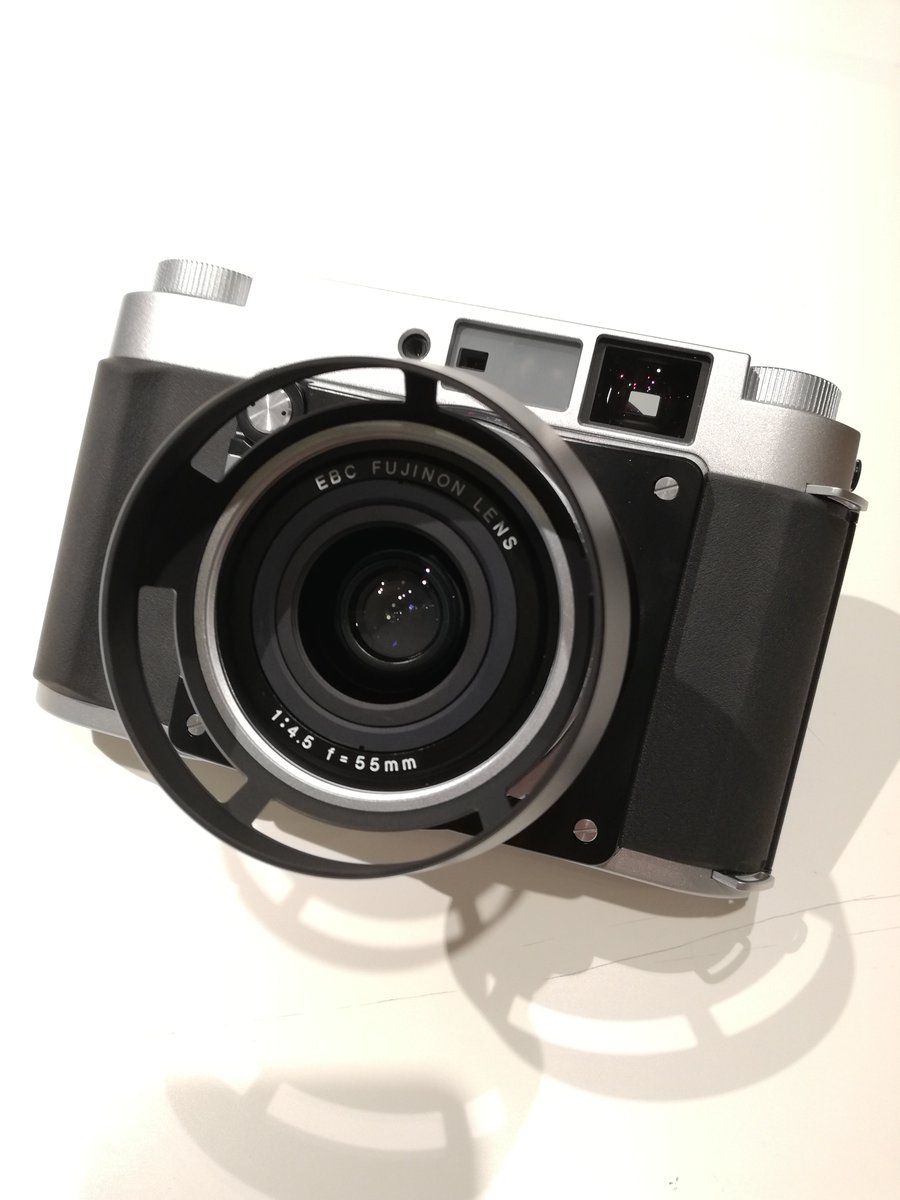 wattmann_cm_myh's tweet photo. 【入荷情報】
6x6/6x7判の切り替えが可能なFUJIFILMの中判レンジファインダーカメラ、GF670W Professionalをお買取しました！スナップにも最適な55mmの広角レンズと絞り優先AEを搭載しています。そしておそろしく静かなシャッター音、意識していなければ聞き逃してしまいますね…！

#FUJIFILM
#GF670W https://t.co/ChPWriSKdj