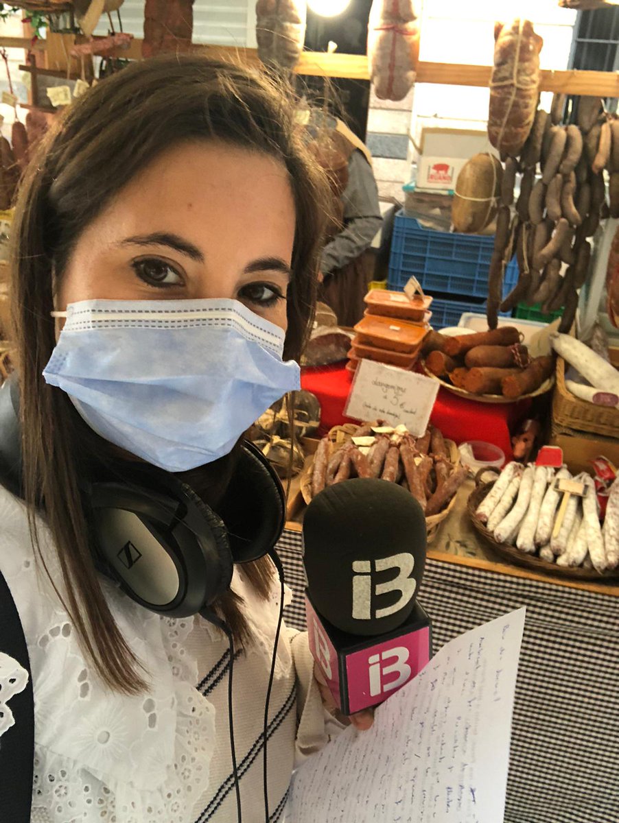 IB3's tweet photo. Els nostres equips al #DijousBo2021🙌

📺@joanamaroto9 ens acostarà a les 11 h les imatges a @ElsDematinsIB3.

📻 També tenim @MagdaEstelrich firant a Inca i preparant l'especial @AldiaIB3 a partir de les 12 h.

I en Toni Ballador registrant l'especial #UepIB3.

📲 #DijousBoIB3 https://t.co/FTKDnkG6m1