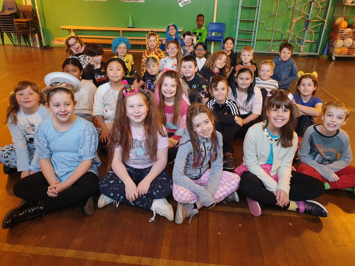 Happy Pudsey Day!! <a href="/SchoolBroomhill/">BroomhillSchool</a>