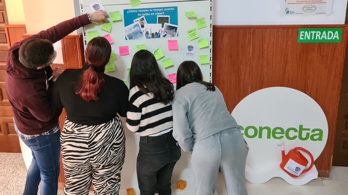 CulEmprendedora's tweet photo. Algo está pasando en las Residencias Universitarias Junta de Extremadura. Ayer en la Muñoz Torrero con  
@CulEmprendedora Universidad en las Residencias Universitarias Junta de Extremadura  #residenciascreativas #activaturesi #ceuniversidad 
@infouex @Junta_Economia https://t.co/Xn4pUmupkO