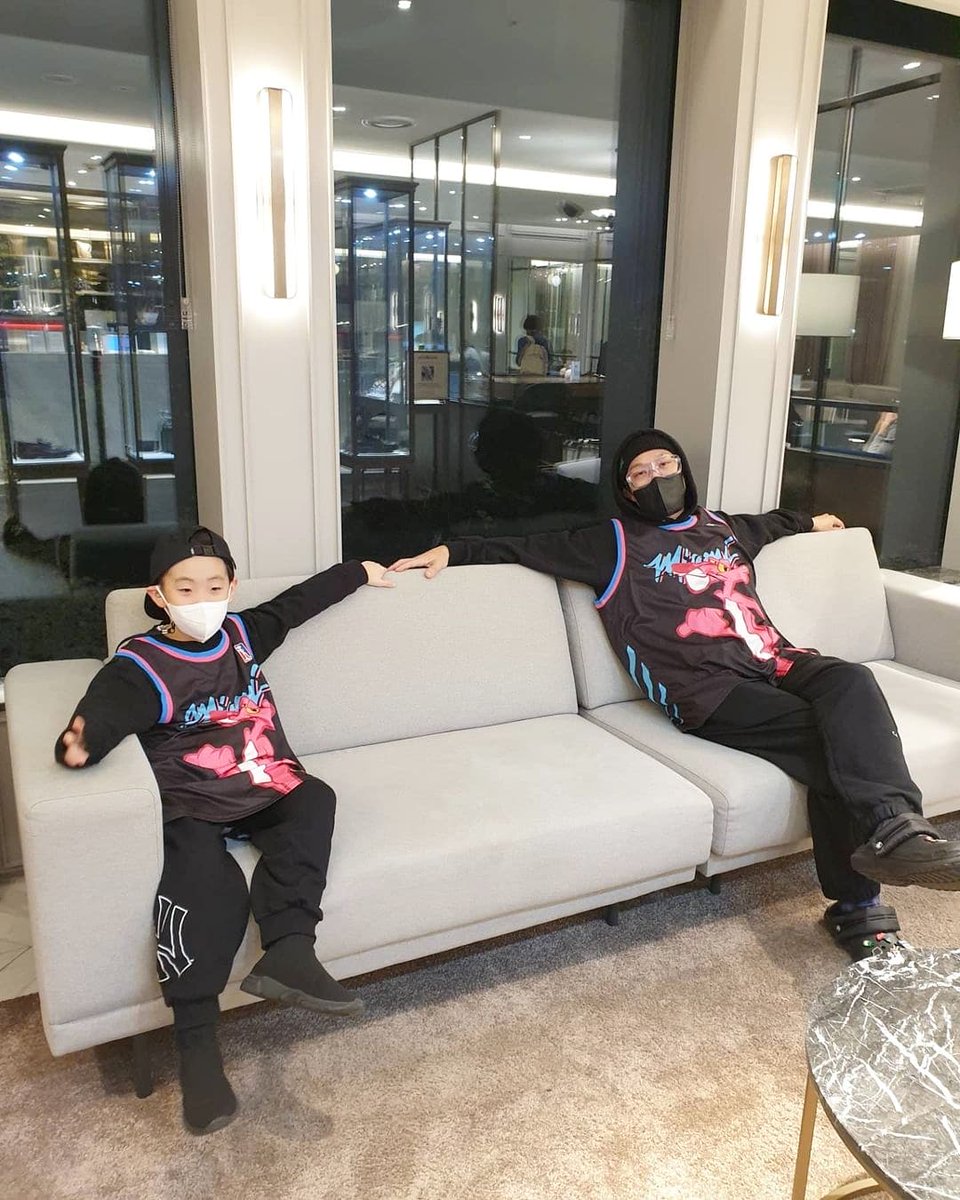 haroroSINGAPORE's tweet photo. [PICS] Handsome father &amp; son😍❤ (2)
#HaDonghoon #HaDream
(📸: @sweetstar0001) https://t.co/47NIs0doPw