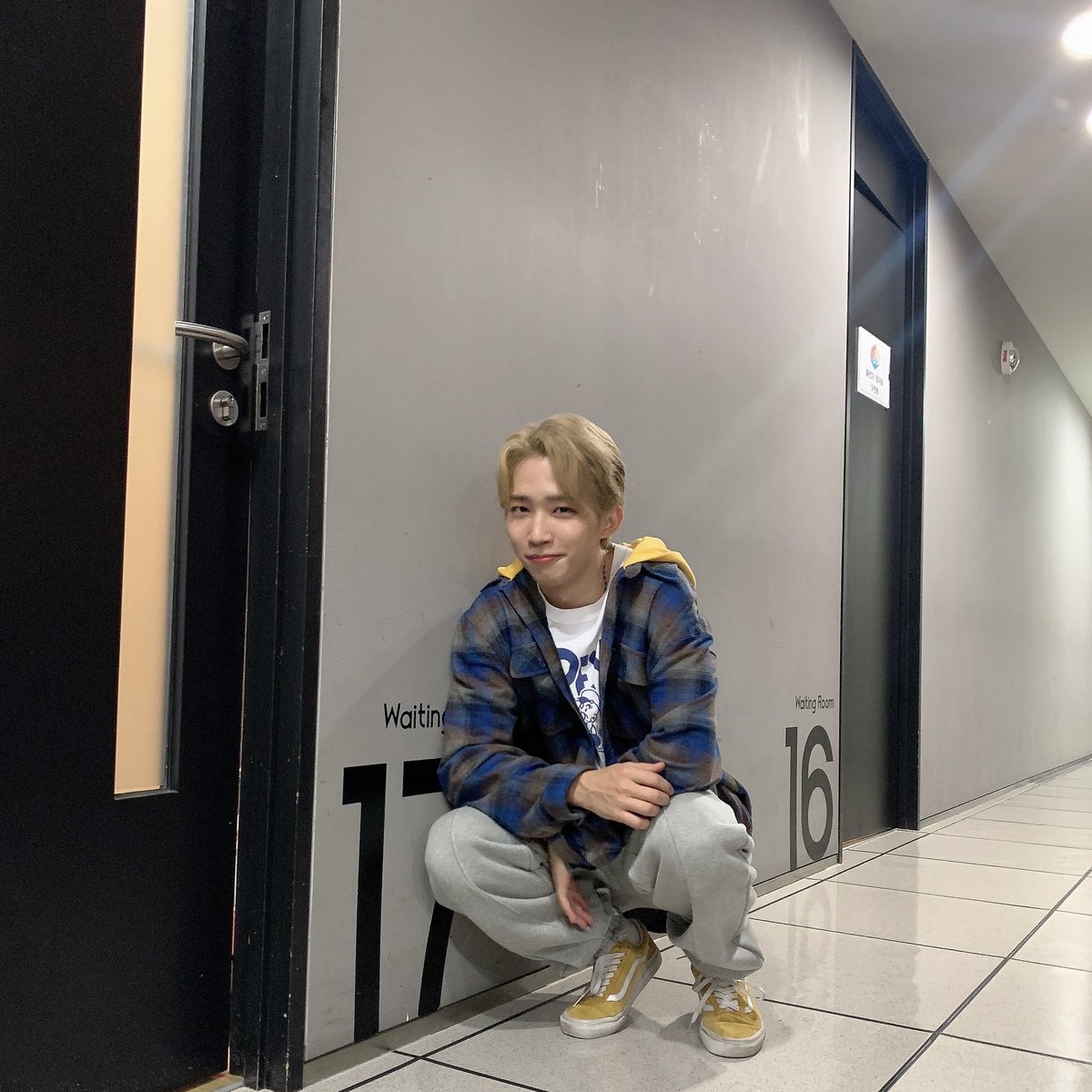 styleofkceleb's tweet photo. 211118 Dongsung N.Flying Twitter update

Brixton - BOWERY HOOD L/S FLNL NAVY GOLD
₩108,000 

VANS - Old Skool Pig Suede - Mango Mojito/True White
₩89,000
🏷️ https://t.co/HcIX7LFSvu

#NFLYING #엔플라잉 #Dongsung #동성 #서동성
#Styleof_NFlying #Styleof_NFlyingDongsung https://t.co/LYDYuVNfV6