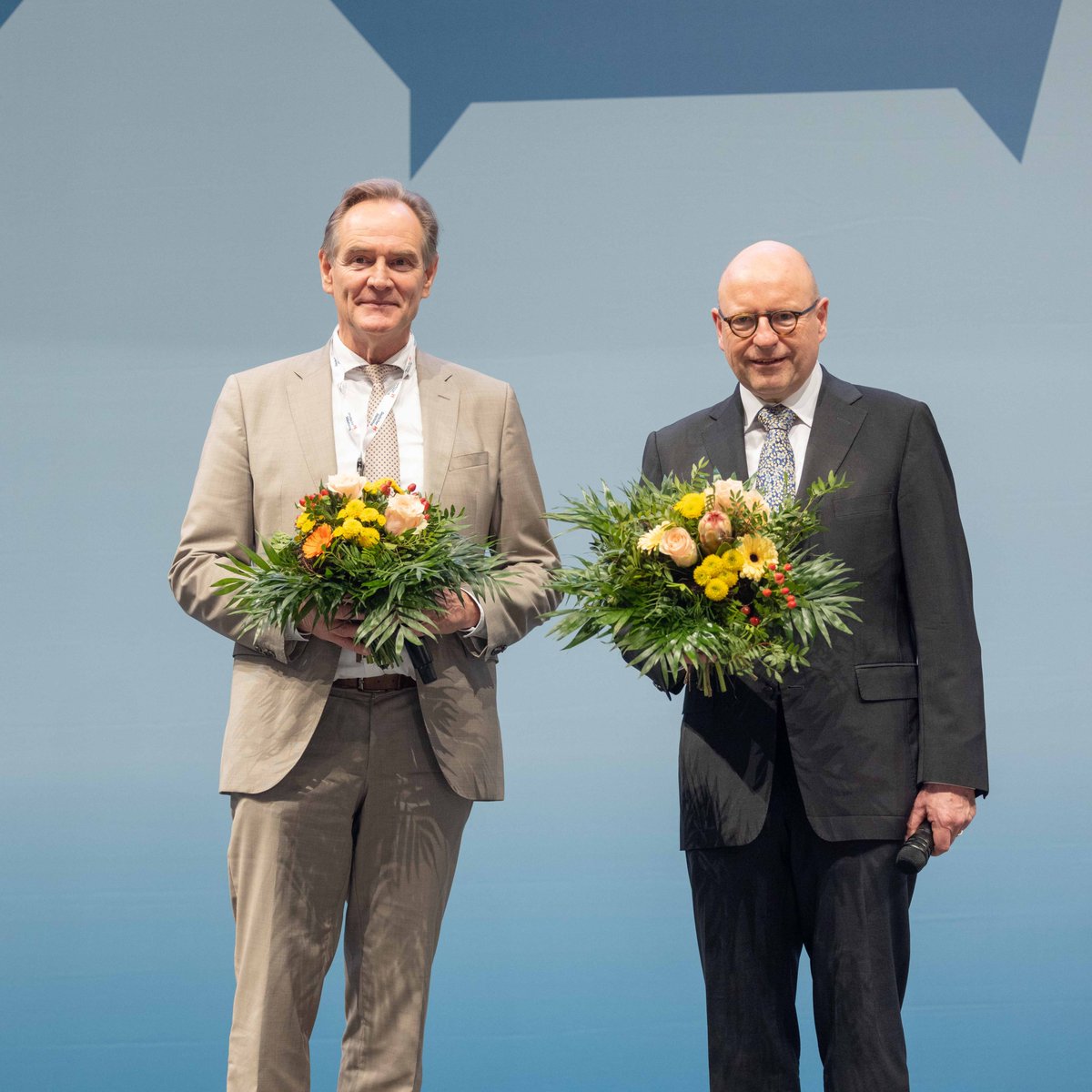 Gratulation💐: Münsters Oberbürgermeister Markus Lewe als Präsident gewählt - Leipzigs Oberbürgermeister Burkhard Jung wird Vizepräsident. #staedtetag21
Zur Pressemitteilung➡️staedtetag.de/presse/pressem…
<a href="/muenster_de/">Stadt Münster</a> <a href="/StadtLeipzig/">Stadt Leipzig</a>