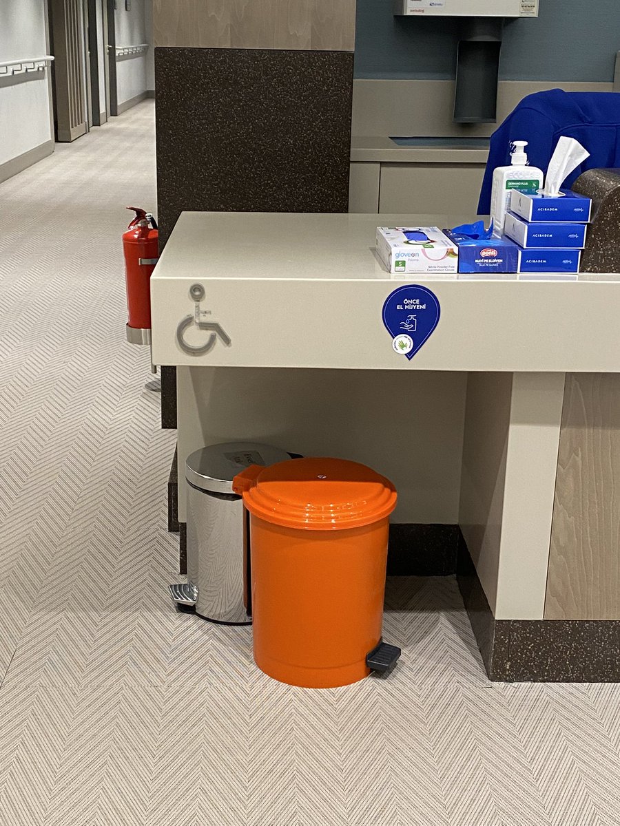 NMeldaErdogus's tweet photo. @AcibademSaglik Acıbadem Maslak Hastanesi Göz Hastalıkları kliniğinde engelli hastalara yer yok maalesef. Yetkiliden gelen cevap ise, daha da üzücü olarak, çöp kutusunu koyacak başka yer olmaması imiş.. https://t.co/zHXYMaF9KP