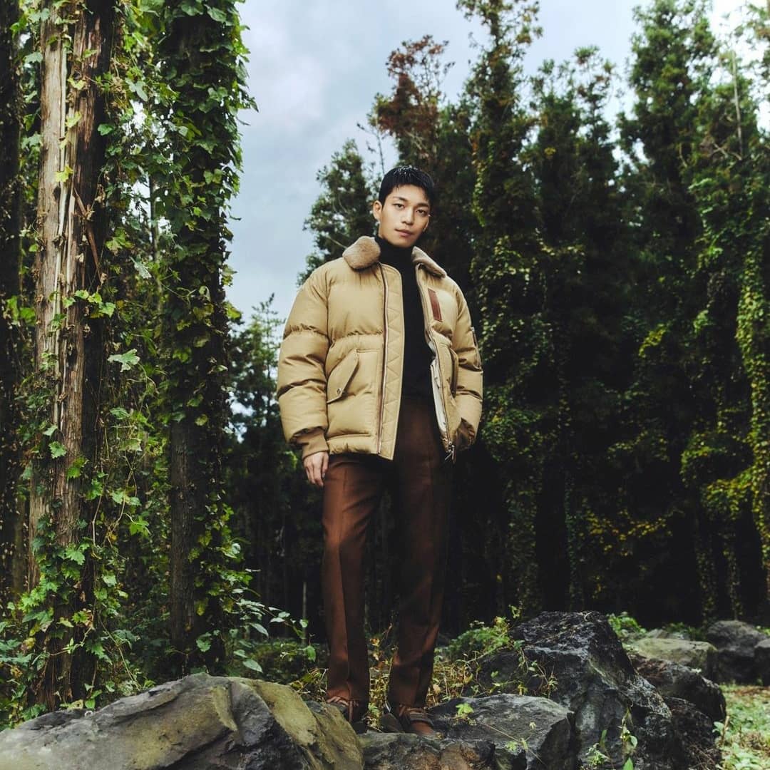 WiHajoonpy's tweet photo. Actualización de #WiHaJoon en su cuenta de Instagram. 😍😍

#BurberryOuterwear #BurberryJeju
#ad

#위하준 #WiHaJoon #WiHaJun https://t.co/rLkoOZM60y