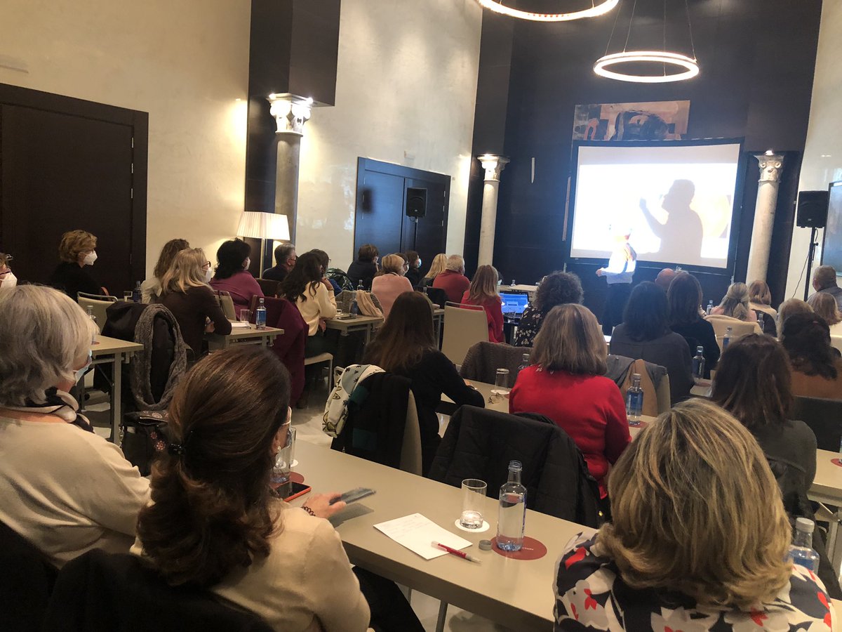pilucamsd's tweet photo. Lectura e interpretación de Retinografias con médicos AP en Granada.Proyecto Mira @jcaguirre30 @ponceb9 @jzambra @RaquelmgmRaquel https://t.co/TNJjlTdzVp
