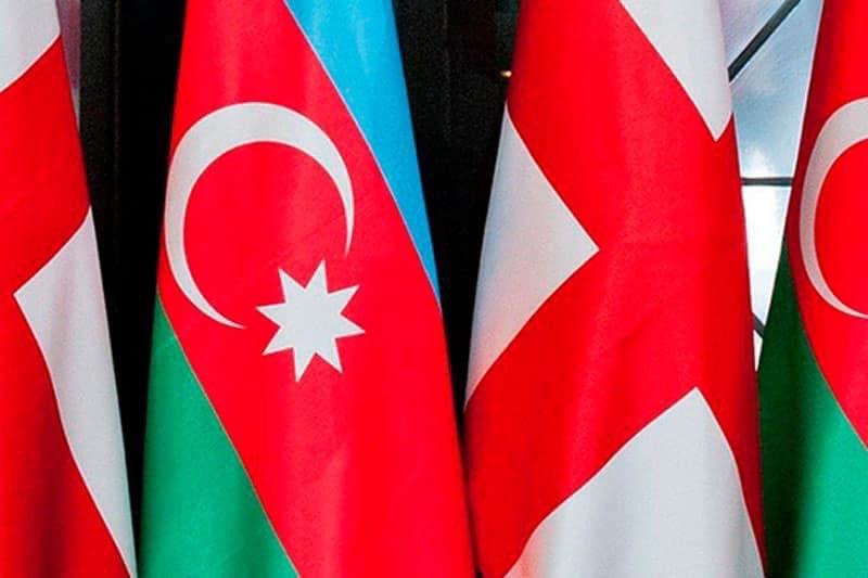 Bu gün Azərbaycan Respublikası ilə Gürcüstan arasında diplomatik əlaqələrin qurulmasından 29 il ötür.
 
Azərbaycan–Gürcüstan dostluğu bir nümunədir və heç zaman sarsılmayacaqdır.